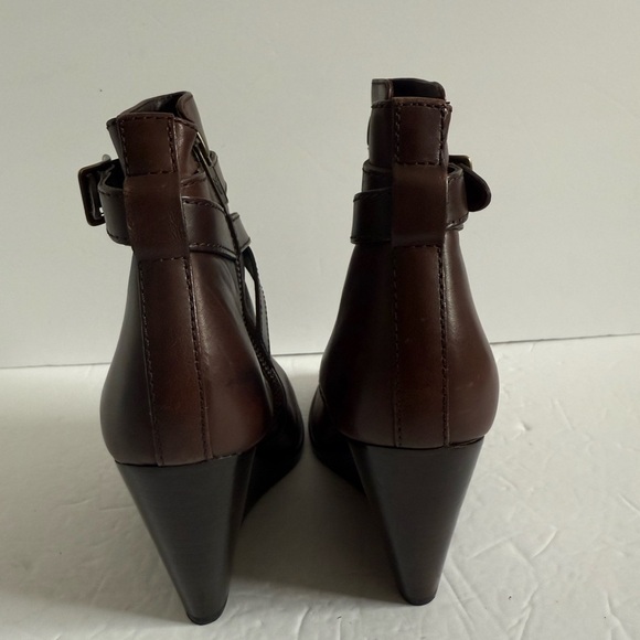 Frye Brown Wedge Heel Ankle Booties Boots with Gold Buckle Women Size 6.5 - Picture 2 of 13